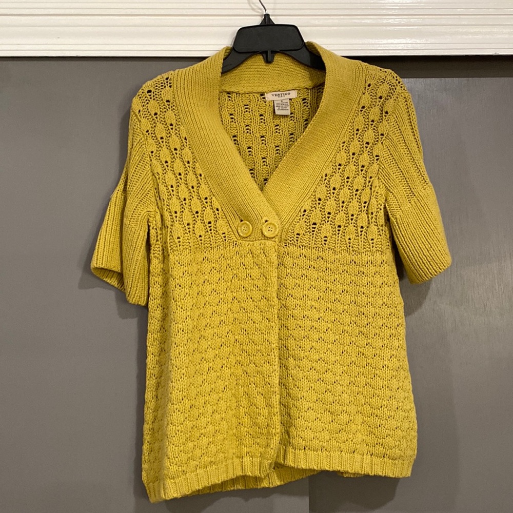 Vertigo, gold, short sleeve sweater size S